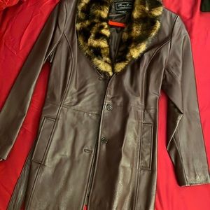 Terry Lewis Burgundy Leather Coat with belt and Brown Fur Collar in Size S